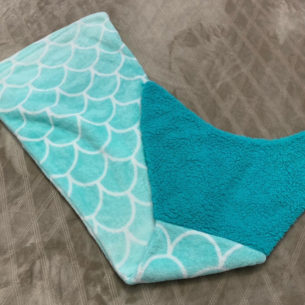 Fluffy mermaid tail blanket